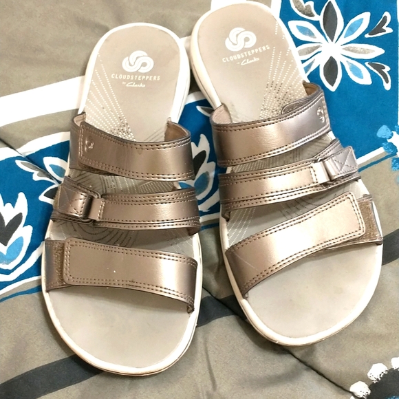 Clark's Shoes - Size 6 cloud steppers by Clarks to tell Gray gently worn